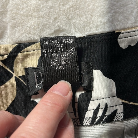 Rafaella Black Skirt with White/Tan Floral Size 12 - Picture 4 of 4